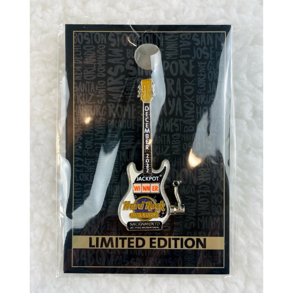 (NWT) HARD ROCK CAFE • Limited Edition 2022 Guitar Pin - Picture 5 of 5